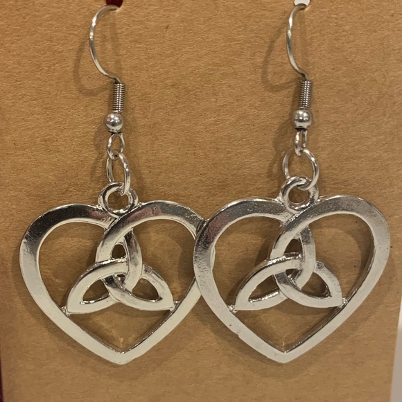 💜3 for$33 ♥️NWT Hand Crafted Celtic Knot Heart Earrings ♥️ - Picture 1 of 10